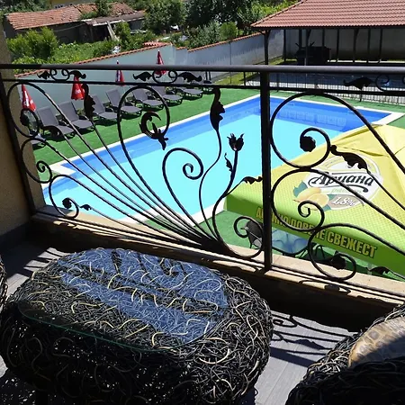 Paradise Hotel *