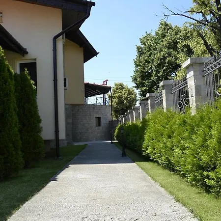 Paradise Hotel *